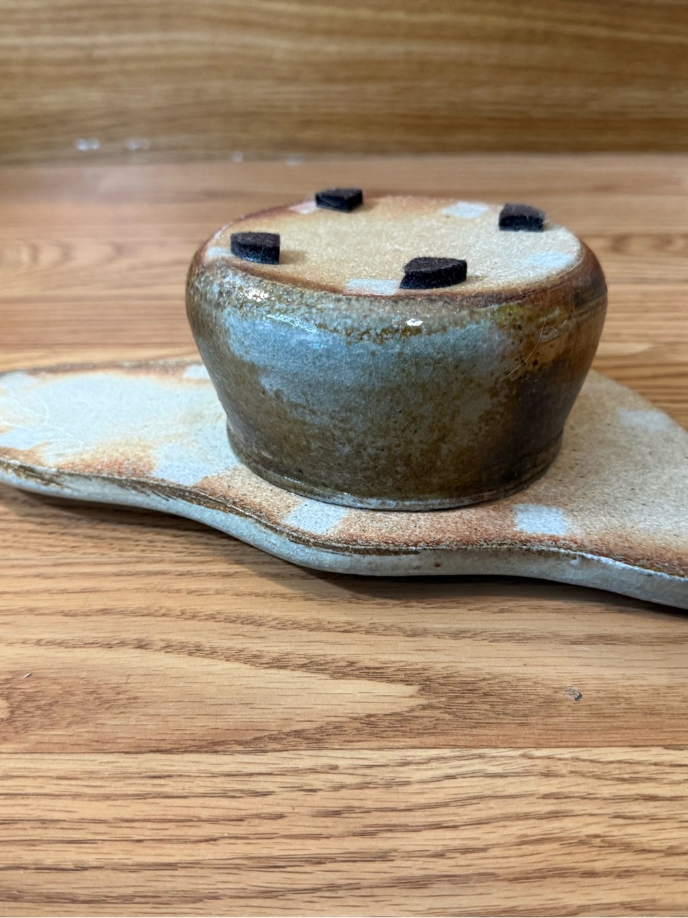 Handcrafted Ceramic Ikebana Vase in Beige and Brown& Blue Freeform design - Picture 3 of 4